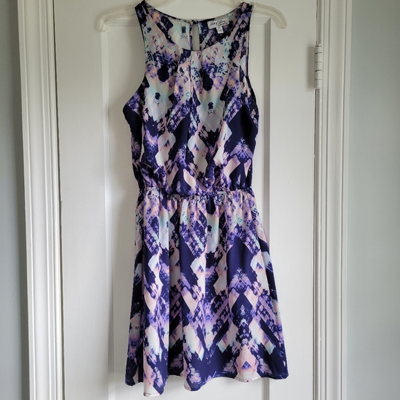 Cute, abstract print a line sheath dress - Picture 1 of 2